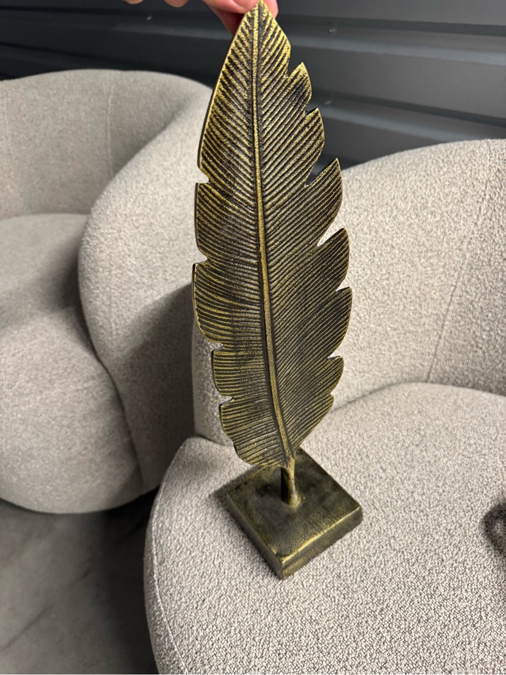 Brass standing feather decor - Picture 3 of 3